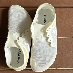 Vivobarefoot White Men's 42 US 9 White Mesh Recycled sold with no laces